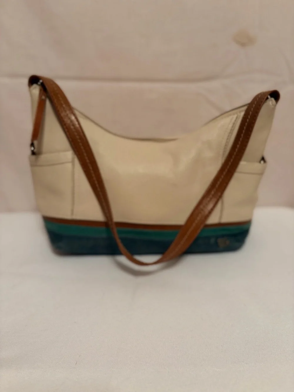 The Sak Kendra Leather Hobo Bag. This vintage-inspired shoulder bag.